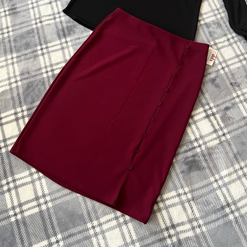 Red Knee-Length Pencil Skirt with Slit
